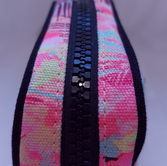 PINK VICTORIA SECRET CANVAS CASE! - Picture 5 of 5